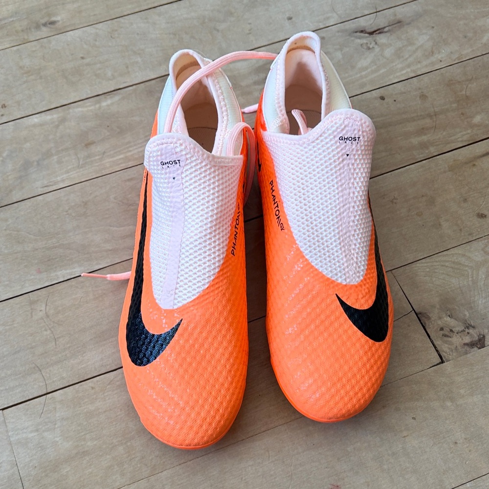 Nike Kids Orange and White Soccer cleats new!!!!!!